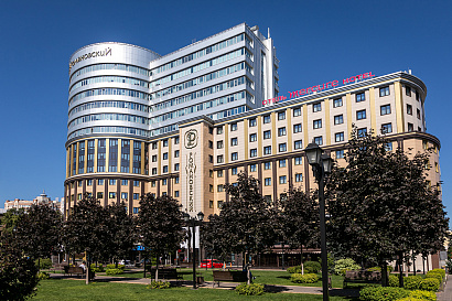 слайд 1 МФК «Романовский»